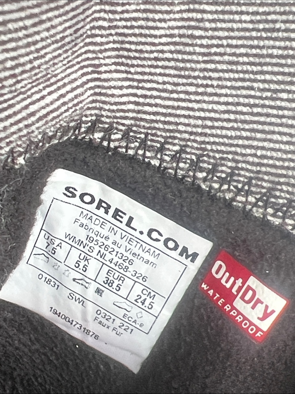 Sorel Kids Olive Green and White Winter Boots - Picture 8 of 10
